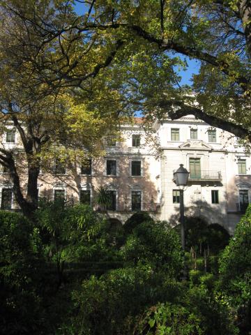 Vista del Archivo del Reino de Galicia desde el jardín de Sano Carlos (A Coruña).