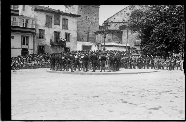 Arquivo do Reino de Galicia. Colección fotográfica. A Coruña: Praza de Azcárraga. Banda de música. Ca. 1925. Sign.: 2992.