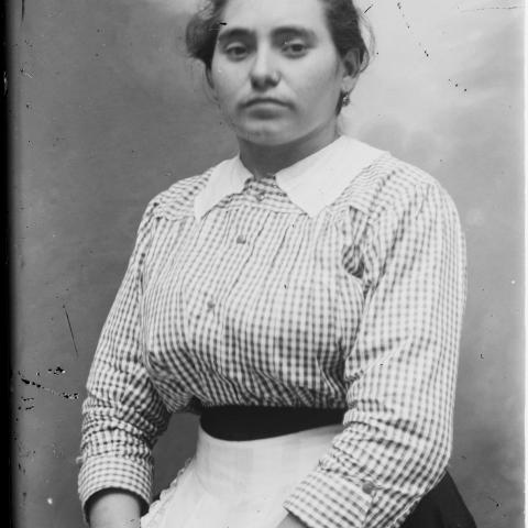 Arquivo do Reino de Galicia. Colección fotográfica. Retrato de muller / Antonio Pérez. Ca. 1910. Sign.: 24