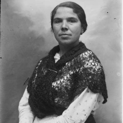 Arquivo do Reino de Galicia. Colección fotográfica. Retrato de muller / Antonio Pérez. Ca. 1910. Sign.: 28.