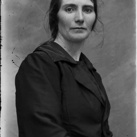 Arquivo do Reino de Galicia. Colección fotográfica. Retrato de muller / Antonio Pérez. Ca. 1910. Sign.: 31.
