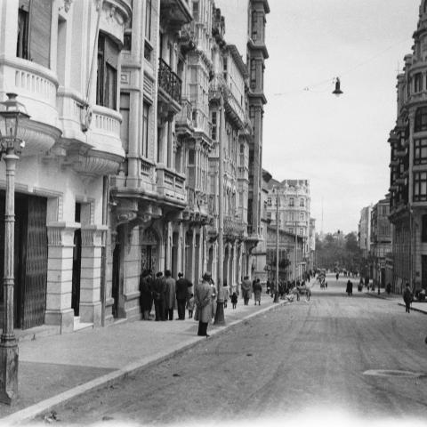 Arquivo do Reino de Galicia. Colección fotográfica. A Coruña: rúa Ferrol. Ca. 1931-40. Sign.: 235