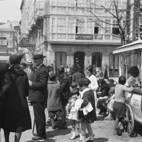 Arquivo do Reino de Galicia. Colección fotográfica. Un café da Coruña da década de 1930: o Café Central. Sign.: 216