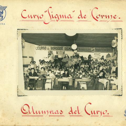 Arquivo do Reino de Galicia. José González Fernández. Alumnas do curso de máquinas de coser SIGMA de Corme. 1956