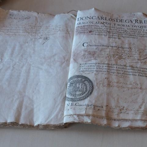 Arquivo do Reino de Galicia. Real Audiencia de Galicia. Preito do sarxento Rosendo Fernández, pobre, con Amaro Becerra, escribán, sobre alimentos. Pasaporte.1691. Sign.: 2512-36