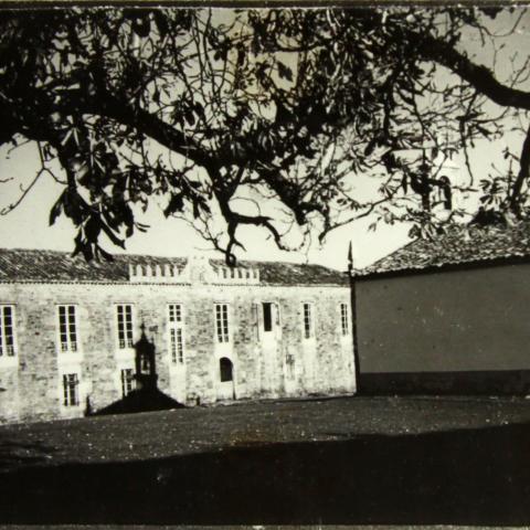 Arquivo do Reino de Galicia. Pazo de Brandeso. Vista do pazo de Brandeso / Ruiz Vernacci. S.d. Sign.: 29408-9