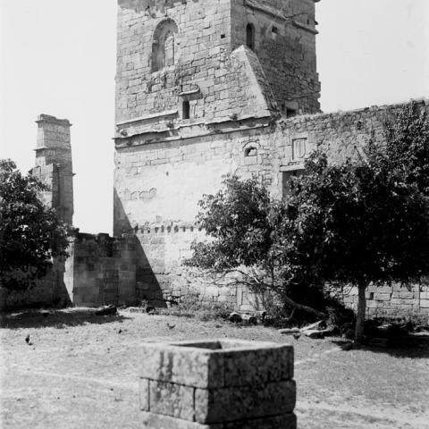 Arquivo do Reino de Galicia. Antonio Díaz Seoane, "Tonecho". Castelo de Monterrei: torre de Damas. Ca. 1960. Sign.: 6078