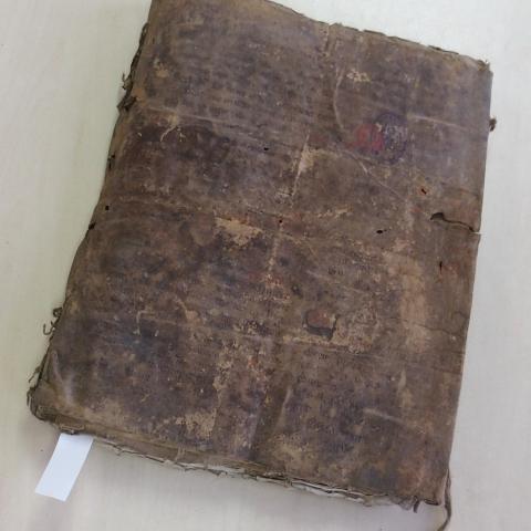 Arquivo do Reino de Galicia. Real Audiencia de Galicia. "Folleiro" con documentos falstos achegado nun preito. S. XVI? Sign. 2525-1-2