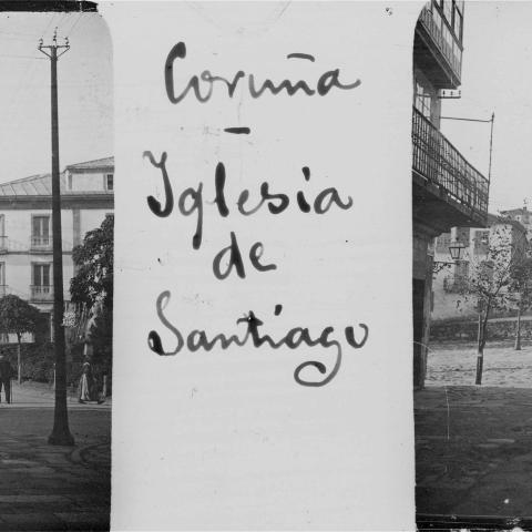 Arquivo do Reino de Galicia. Colección fotográfica. A Coruña: igrexa de Santiago desde a praza de Azcárraga. 1905. Sign.: 1509.