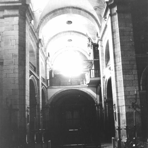 Arquivo do Reino de Galicia. Colección fotográfica. Santiago de Compostela: Igrexa da Compañía de María. [Candeeiros]. 198?. Sign.: 163.