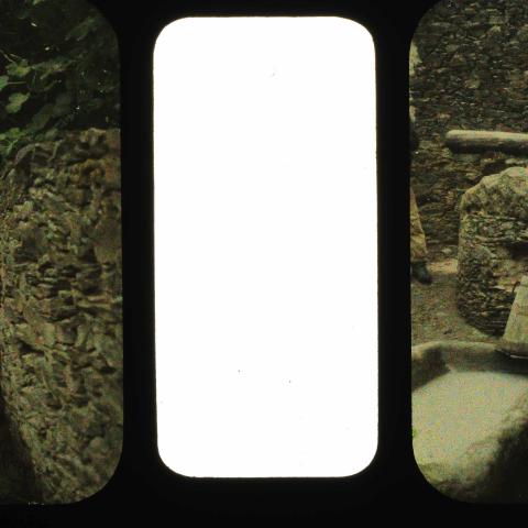 Arquivo do Reino de Galicia. Colección fotográfica. Oza-Cesuras: San Pedro de Oza. Muller diante dun pozo. [Sella]. 1913. Sign.: 1613