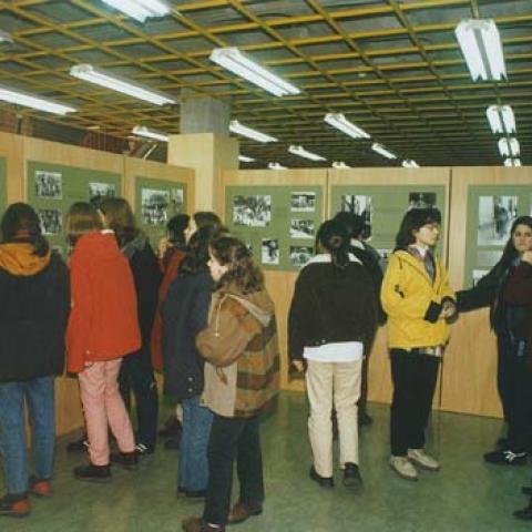 AHPLugo. Sala de exposicións. Visitas escolares