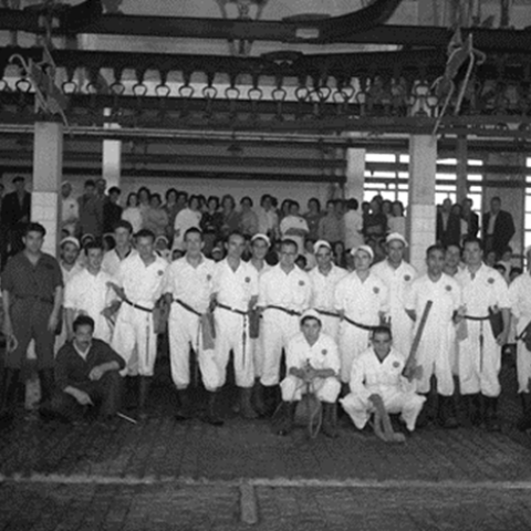 Lugo. Persoa de Industrias Abella. As mulleres detrás. J.L. Vega, 1951. Sig. 2064-3