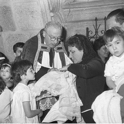 Lugo. O bautizo e a nena. J.L. Vega, 1960. Sig. 4355-32