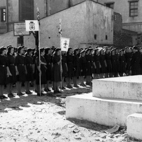 Lugo. Paso a la Sección Femenina de las Flechas Azules, 1942. Sig. SF-305 (1-2)