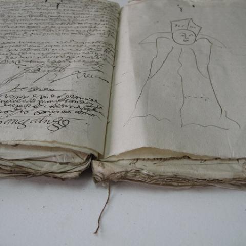 Dibujo ¿de un obispo? En 1583. Preito entre Benito de Ortega con Benito Mosquera sobre bens en Chantada. Sig. RAG. 617/14