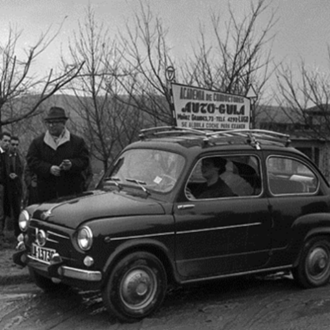 Lugo. Muller aprendiendo a conducir. J.L. Vega, 1965. Sign.6680.5