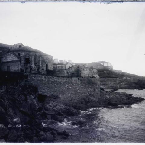 Colección fotográfica. A Coruña: ruínas da igrexa de San Francisco. 192-? 1 neg. fot. : vidro, br. e n. ; 10 x 15 cm. Sign. 3.771.