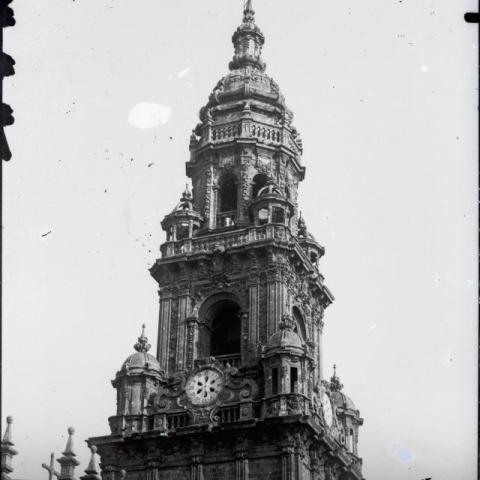 Arquivo do Reino de Galicia. Santiago de Compostela: Catedral de Santiago. Torre do Reloxo. Ca.1900-1910. Sign.: 2561