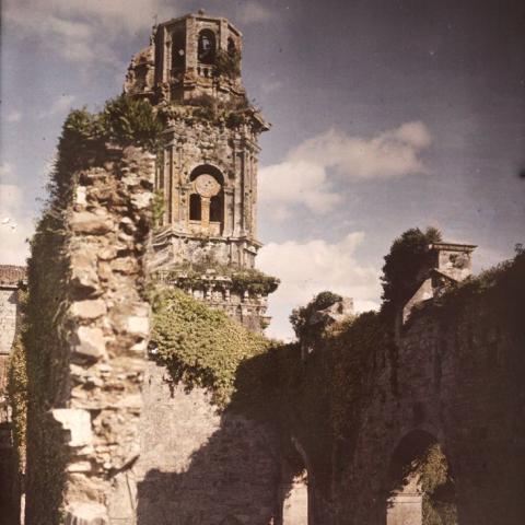 Arquivo do Reino de Galicia. Colección fotográfica. [Sobrado: mosteiro de Santa María. Torres]. [Ca. 1910-1920]. 1 posit. fot. : vidro, cor ; 24 x 18 cm. Sign. 5.619