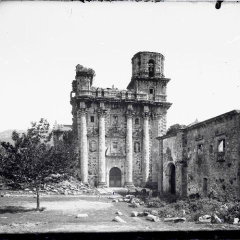 Arquivo do Reino de Galicia. Colección fotográfica. Monfero: vista das ruínas e fachada principal. Ca. 1920-1930. Sign.2.473