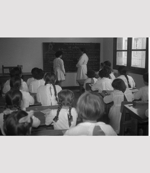 Lugo. Nenas na escola. J.L. Vega, 1956. Sig. 3199.5