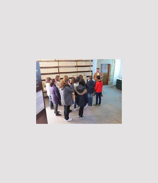 Alumnado del Colegio San José de Ourense visitan el Archivo Histórico Provincial de Ourense