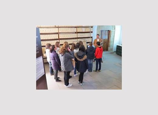 Alumnado del Colegio San José de Ourense visitan el Archivo Histórico Provincial de Ourense
