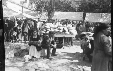 Arquivo do Reino de Galicia. Colección fotográfica. Posto de pan nunha feira. Ca. 1935. Sign.: 2824.
