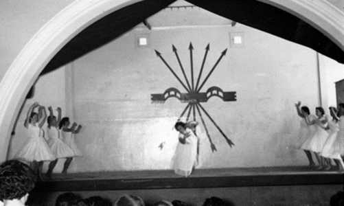 Lugo. Actuación do grupo de danza clásica da Sección Feminina, [1957]. Sig. SF. 305-1