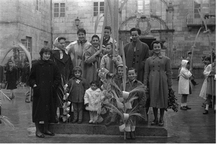 Lugo. Familia o Domingo de Ramos. J.L. Vega, 1956. Sig. 3045-26