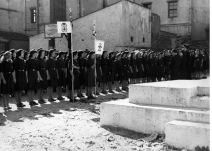 Lugo. Paso a la Sección Femenina de las Flechas Azules, 1942. Sig. SF-305 (1-2)