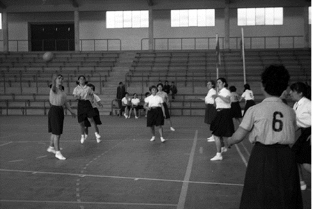 Lugo. Mozas xogando un partido. J.L. Vega, 1966. Sig. 6923.6